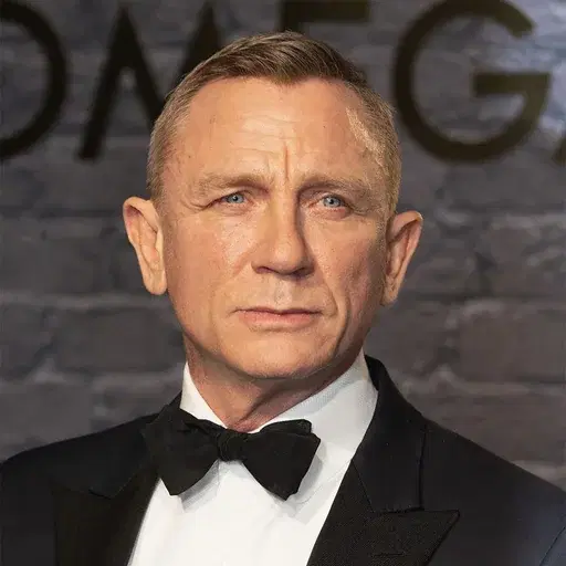 Daniel Craig cover